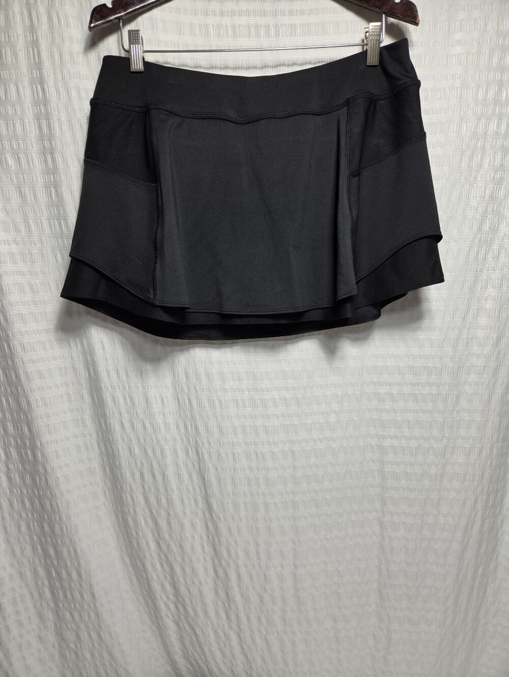 Athleta Bustle Skort. Size L